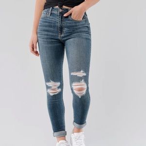 Hollister ULTRA HIGH-RISE CROP SUPER SKINNY
JEANS